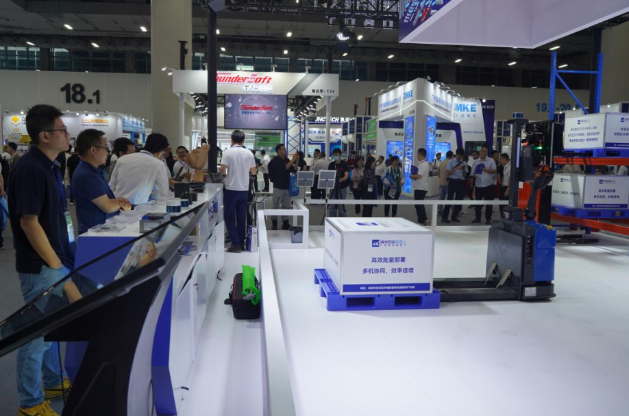 镭神智能引领智造新篇章 全球领先3D SLAM无人叉车物流装备与技术亮相技术进出口盛会